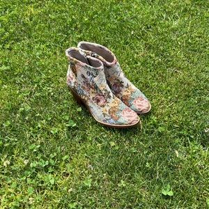 Women’s Hinge Boots with Embroidered Floral Pattern